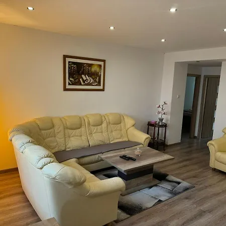 Bulharska Trojizbovy Apartment *